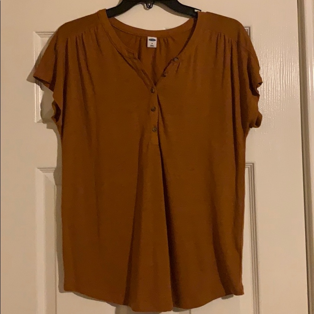 Old navy tee